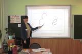 Учитель начальных классов Савельева Е.П. ведет урок с использованием интерактивной доски