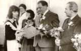 Май 1980 года: ученики поздравляют Голышева В.И. и Горохова Н.И. с Днём Победы